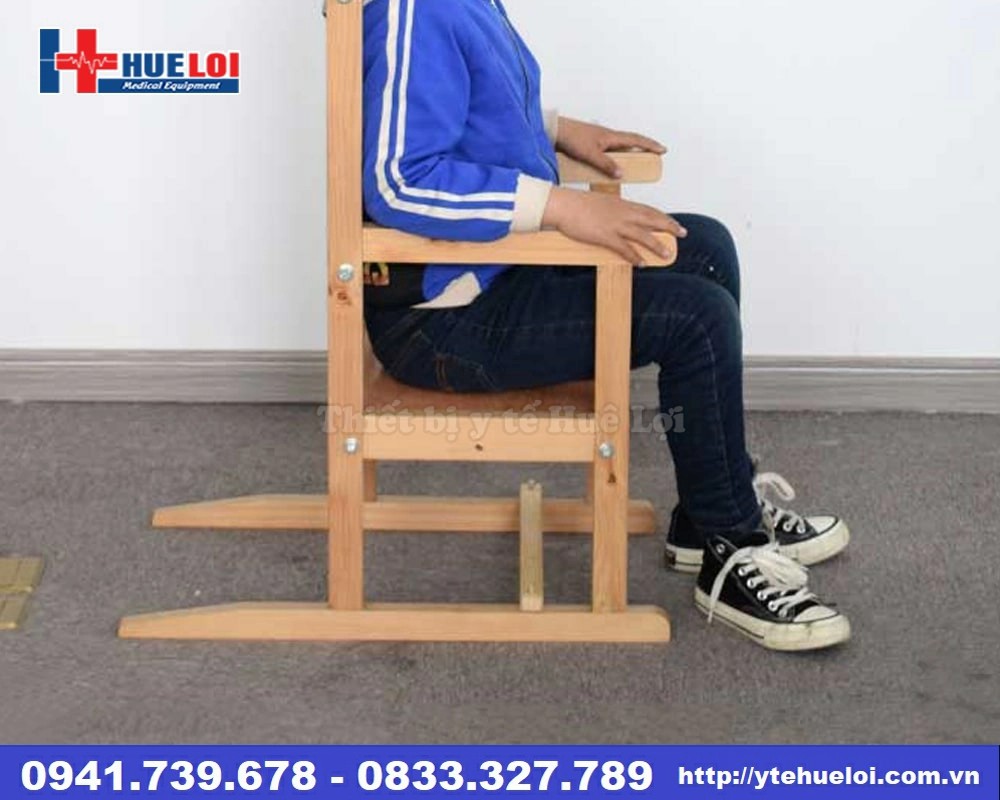 Ghế chỉnh dáng ngồi và khung thang chỉnh dáng đứng cho trẻ