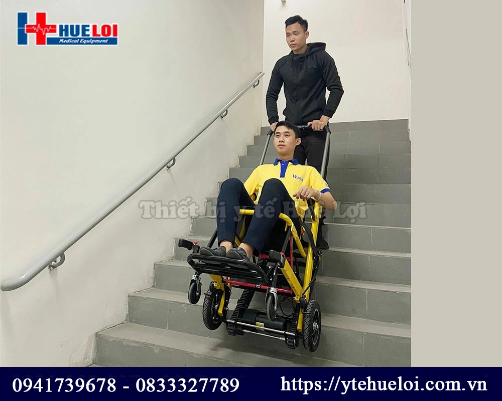 xe lăn có chức năng leo cầu thang